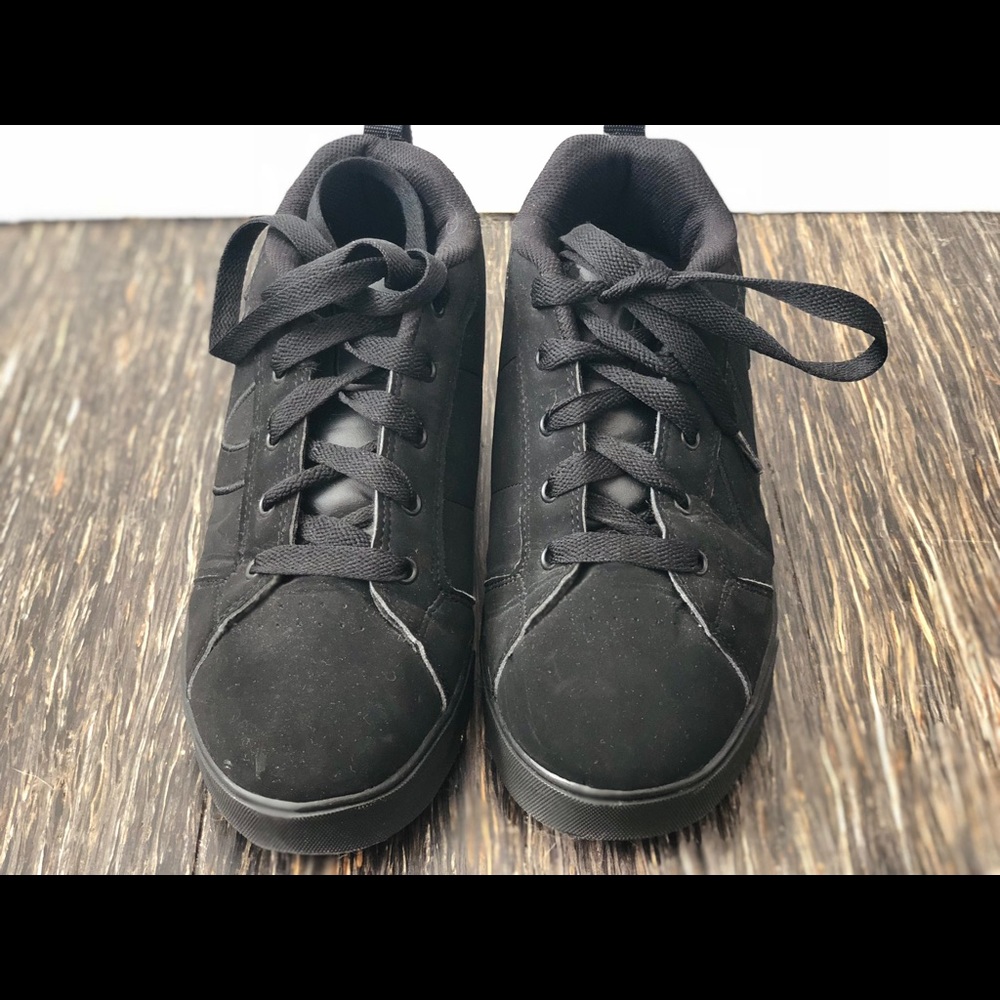 Black heelys